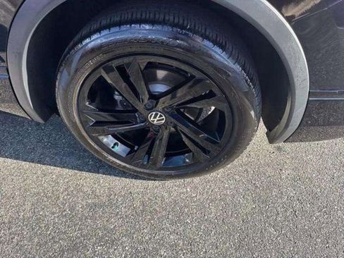 Certified 2023 Volkswagen Tiguan SE R-Line image 30