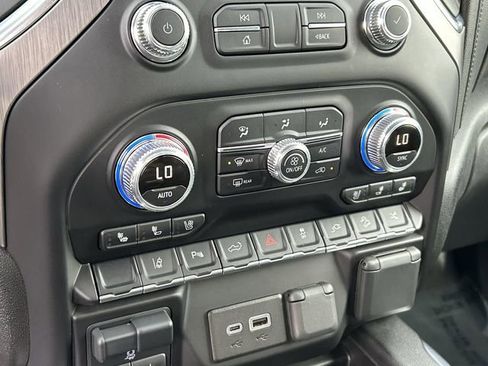 Used 2022 GMC Sierra 2500 Denali w/ Denali Ultimate Package image 28