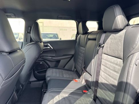 New 2026 Mitsubishi Outlander LE image 11