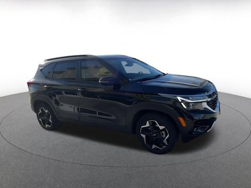 Used 2025 Kia Seltos S image 2