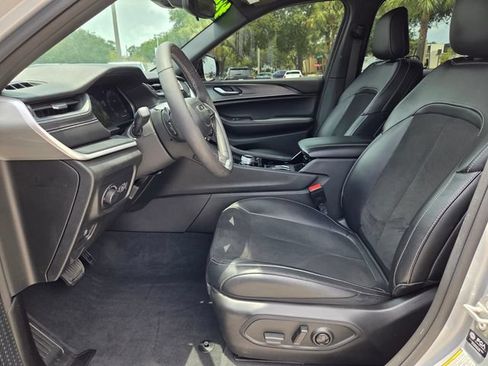 Used 2023 Jeep Grand Cherokee L Laredo RWD image 13