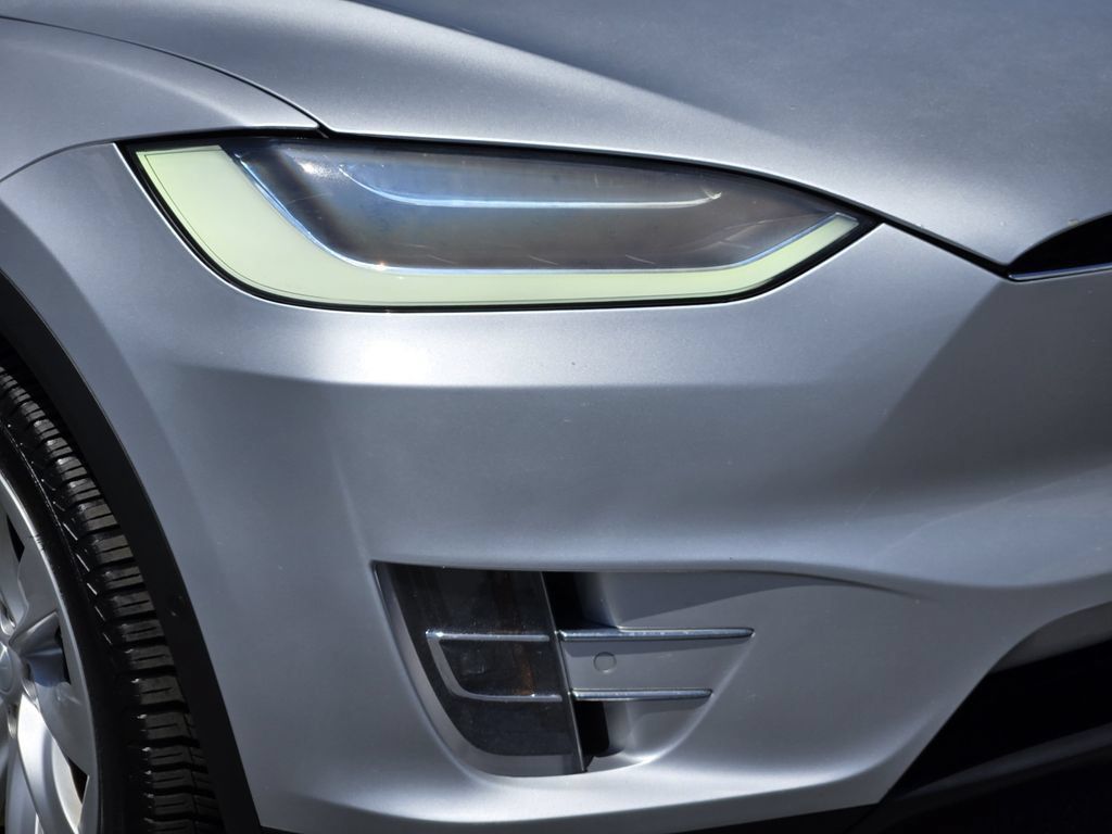 Used 2018 Tesla Model X 75D AWD/4WD image 8