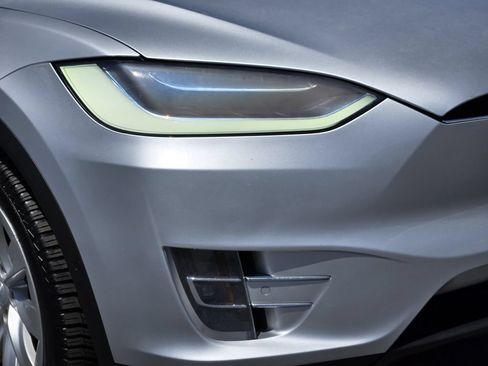 Used 2018 Tesla Model X 75D AWD/4WD image 8