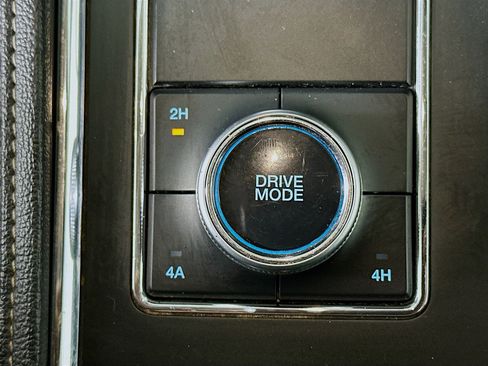 Used 2024 Ford Expedition XLT image 26