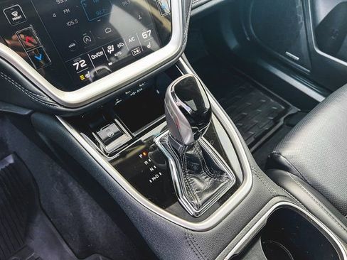 Used 2021 Subaru Outback Limited image 17