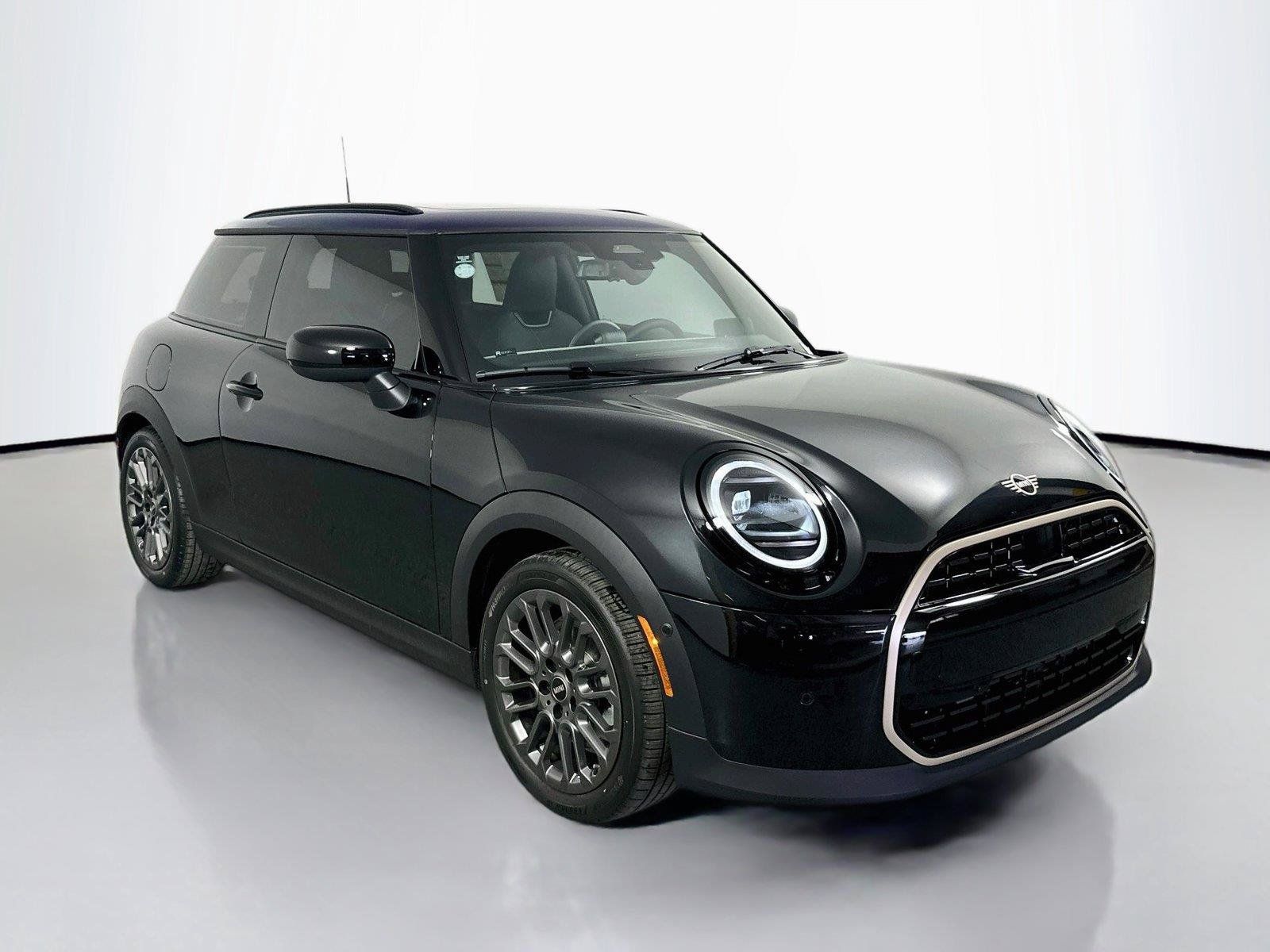 Used 2025 MINI Cooper 2-Door Hardtop FWD image 3