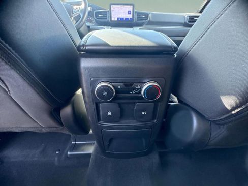 Used 2023 Ford Explorer XLT AWD/4WD image 29