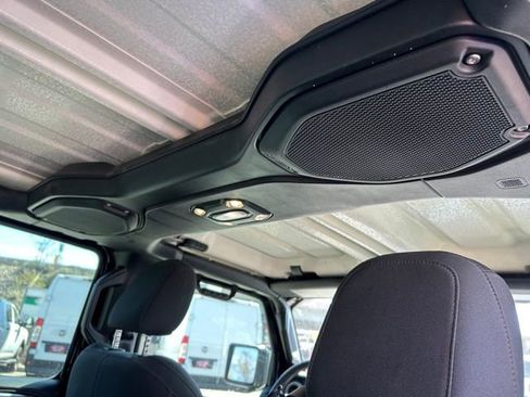 Used 2020 Jeep Gladiator Sport w/ Trailer Tow Package image 21