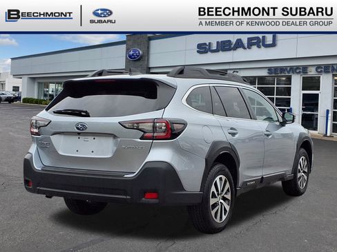 Used 2025 Subaru Outback Premium image 7