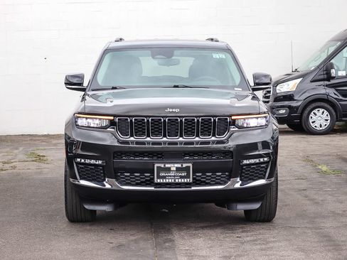 Used 2022 Jeep Grand Cherokee L Limited AWD/4WD image 2