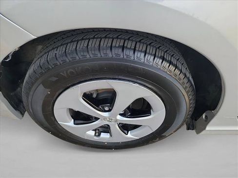 Used 2015 Toyota Prius Three FWD image 10