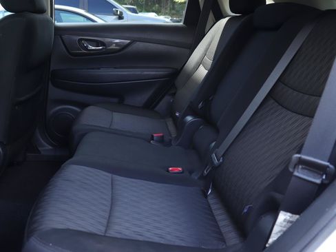 Used 2018 Nissan Rogue SV FWD image 12