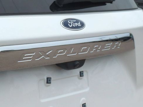 Used 2024 Ford Explorer XLT w/ Equipment Group 202A AWD/4WD image 13