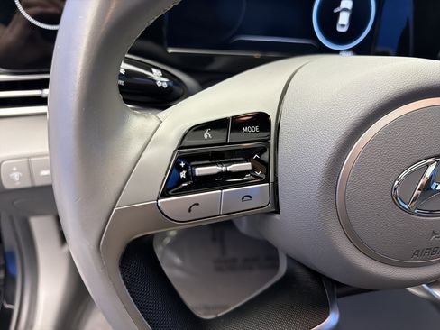 Used 2022 Hyundai Elantra SEL w/ Convenience + Premium Package image 16