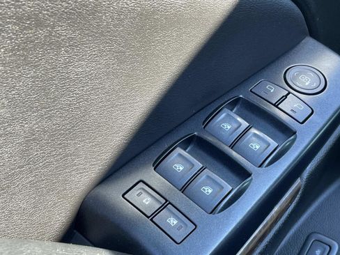 Used 2019 Chevrolet Tahoe LT image 16