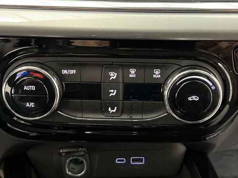 Used 2025 Chevrolet Trax LT image 47