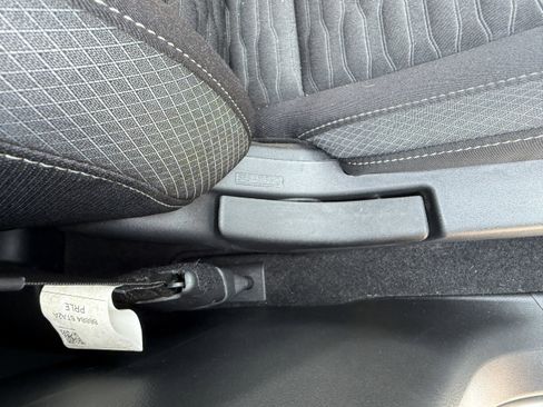 Used 2022 Nissan Pathfinder SV image 30