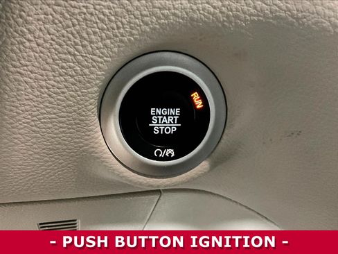 Used 2022 Chrysler Pacifica Touring-L w/ Uconnect Theater Family Group FWD image 37