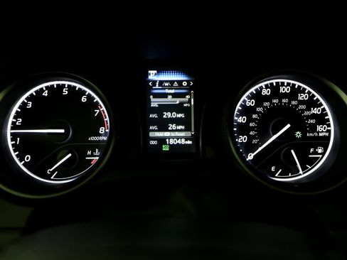 Used 2024 Toyota Camry SE image 18