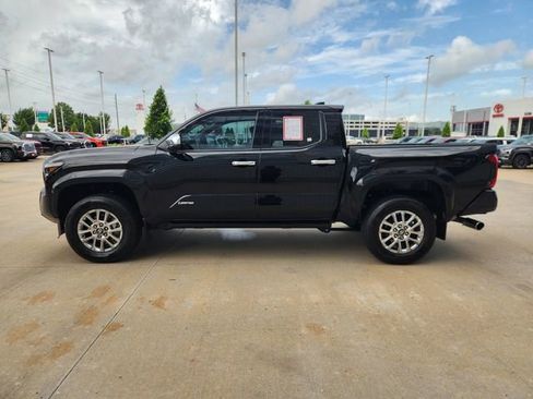 Certified 2025 Toyota Tacoma Limited AWD/4WD image 4