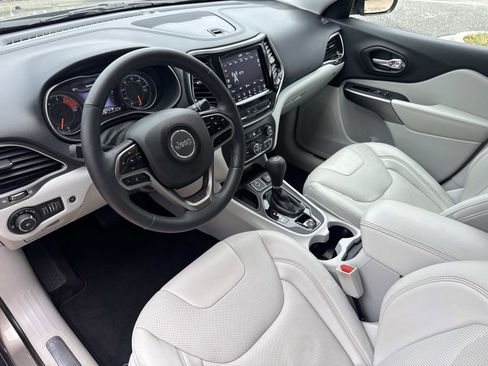 Used 2019 Jeep Cherokee Limited image 21