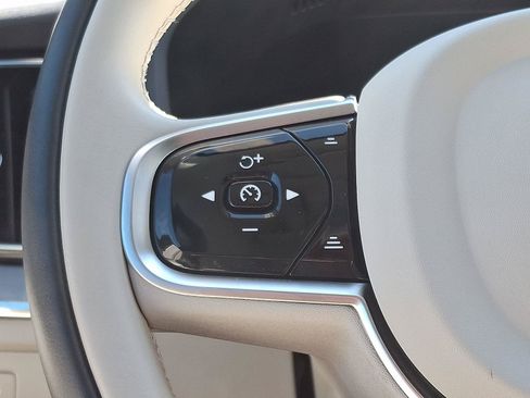 Certified 2024 Volvo XC60 B5 Plus AWD/4WD image 22