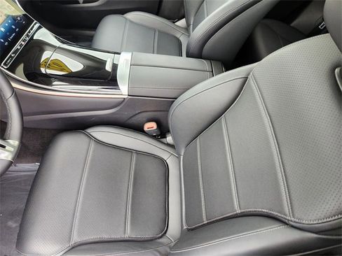 Certified 2025 Mercedes-Benz GLC 300 4MATIC image 8