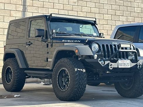Used 2017 Jeep Wrangler Rubicon w/ Power Convenience Group AWD/4WD image 3