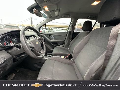 Used 2020 Chevrolet Trax LS w/ Tint and Cruise Package FWD image 9