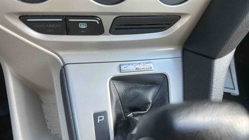 Used 2014 Ford Focus SE FWD image 21