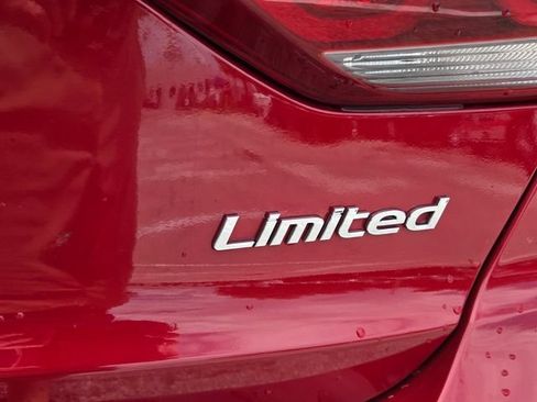 Used 2018 Hyundai Elantra Limited FWD image 11