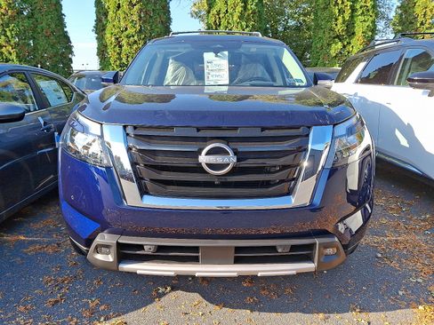 New 2025 Nissan Pathfinder Platinum w/ Cargo Package image 2