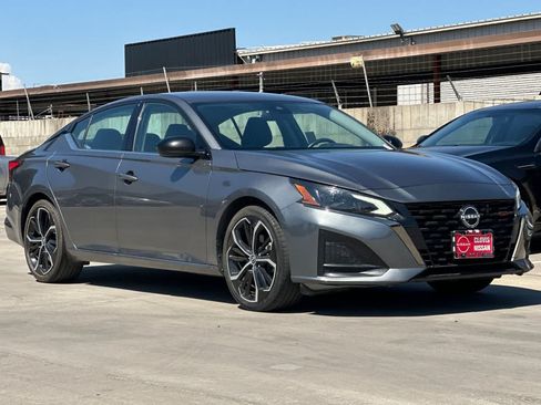 Used 2023 Nissan Altima 2.5 SR FWD image 10