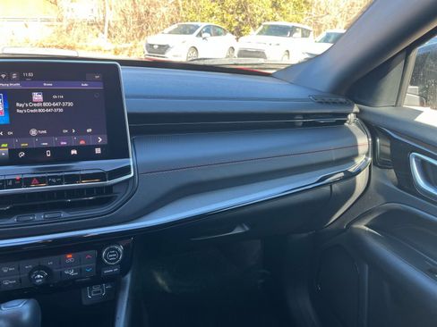 Used 2025 Jeep Compass Trailhawk image 32