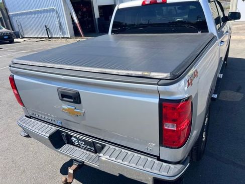 Used 2018 Chevrolet Silverado 1500 LT w/ LT Eassist Package AWD/4WD image 9