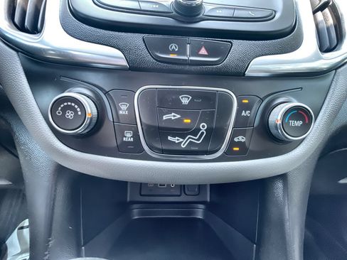 Used 2022 Chevrolet Equinox LT FWD image 18