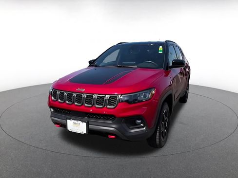 Used 2025 Jeep Compass Trailhawk AWD/4WD image 7