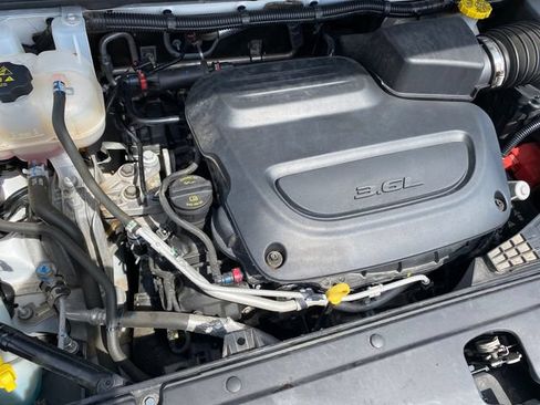Used 2024 Chrysler Pacifica Touring-L FWD image 20