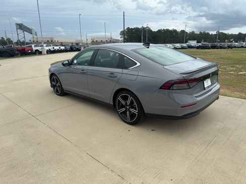 Used 2025 Honda Accord Sport image 6