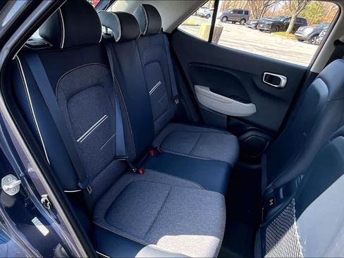 Used 2024 Hyundai Venue Limited image 19