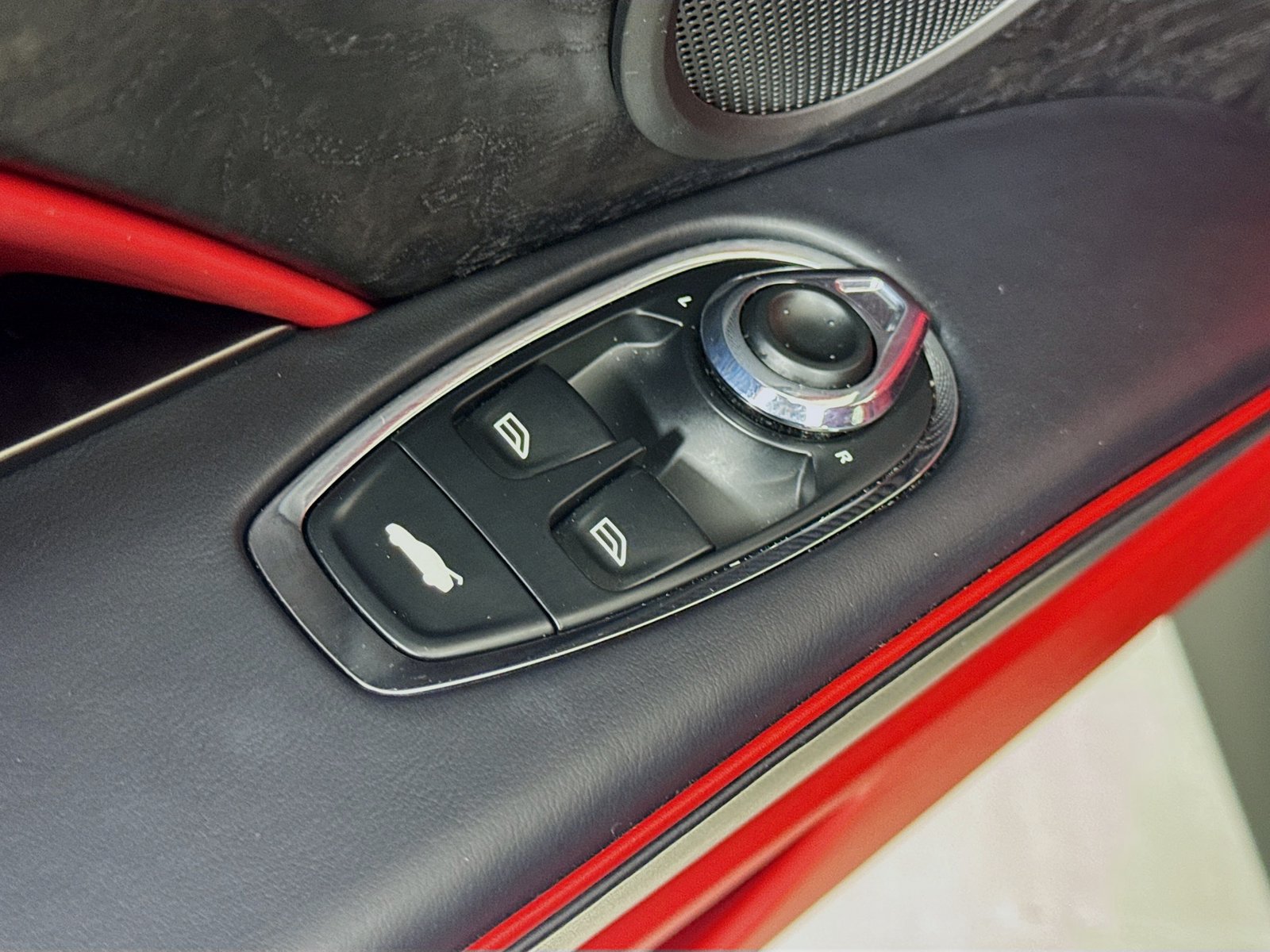 Used 2023 Aston Martin DBS Coupe RWD image 17