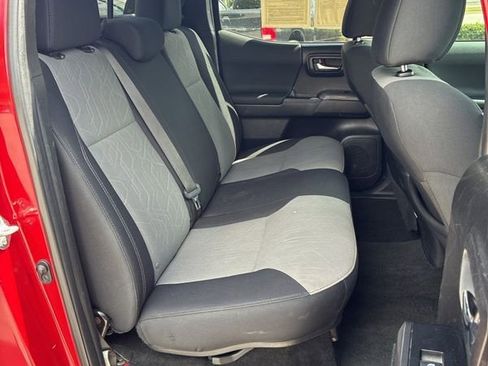 Used 2022 Toyota Tacoma TRD Off-Road w/ Technology Package image 6