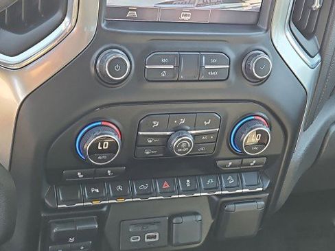Used 2021 Chevrolet Silverado 1500 LT AWD/4WD image 17