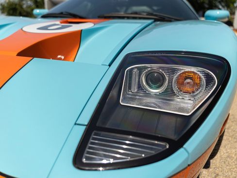 Used 2006 Ford GT RWD image 26