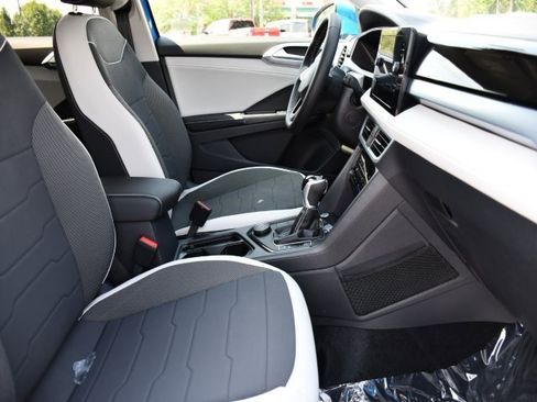 New 2025 Volkswagen Taos SE image 29