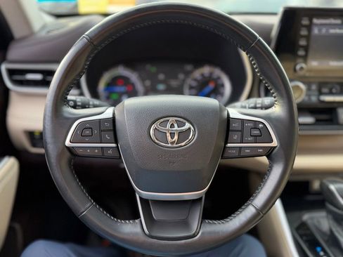 Used 2022 Toyota Highlander XLE image 7