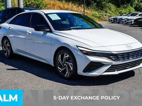 Used 2025 Hyundai Elantra Sport image 4