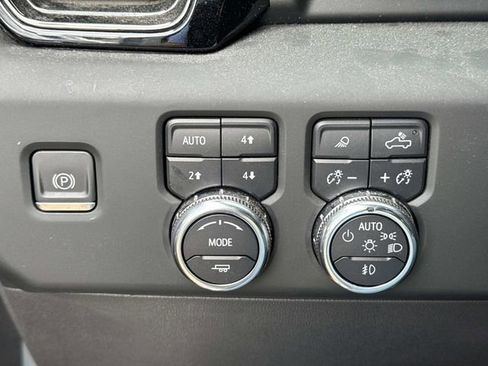 Used 2024 GMC Sierra 1500 AT4 w/ Technology Package image 26