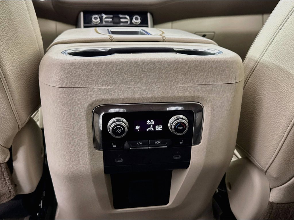 Used 2021 GMC Yukon Denali RWD image 32