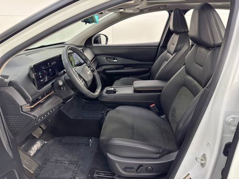 Used 2023 Nissan Ariya Premiere image 16